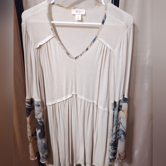 3 Beautiful Blouses - Picture 2 of 10